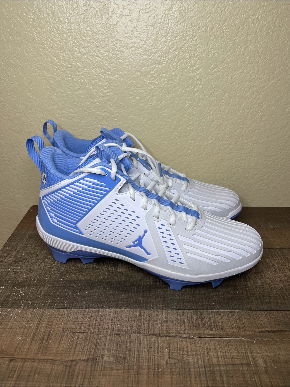 Jordan Force Savage Pro 3 “UNC Tar Heels” PE
- Size 14 Men.